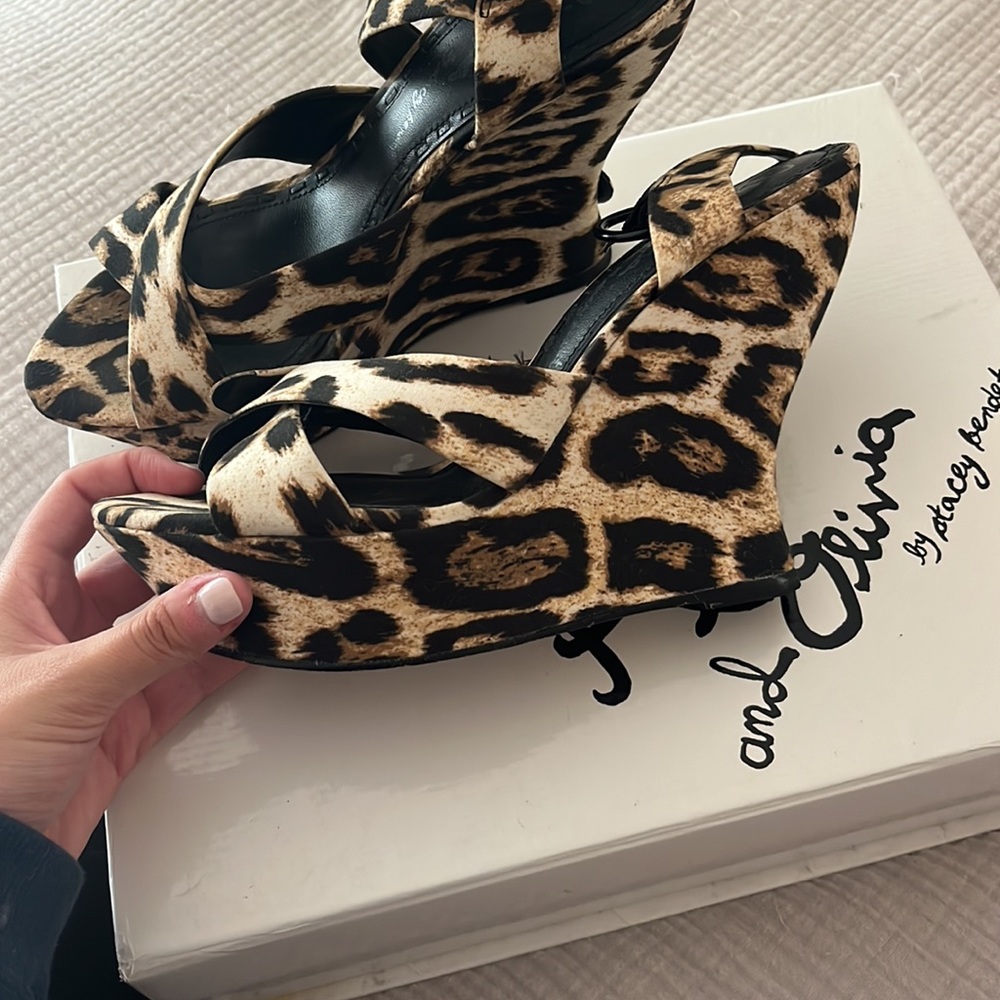 Worn once Alice and Olivia cheetah print heels - Picture 2 of 4